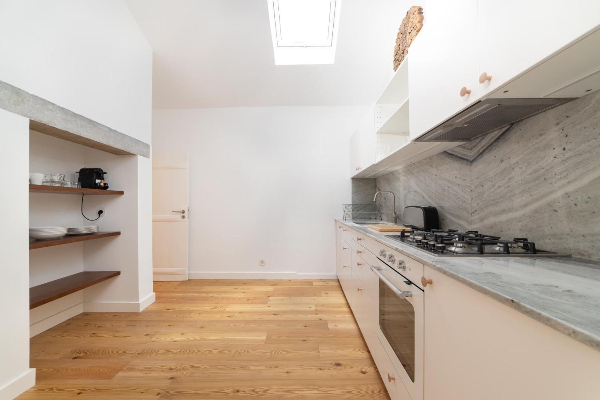 Unique 2 Bdr In The Heart Of Apartment *